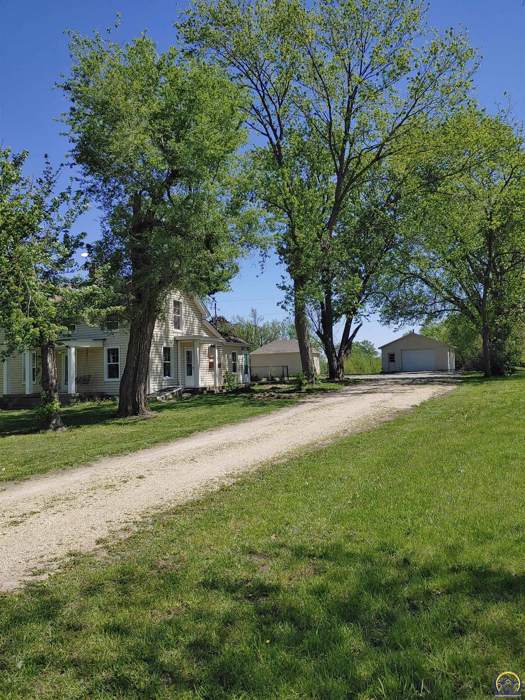 1403 Frazier Street Valley Falls, KS 66088 - Photo 4 of 20