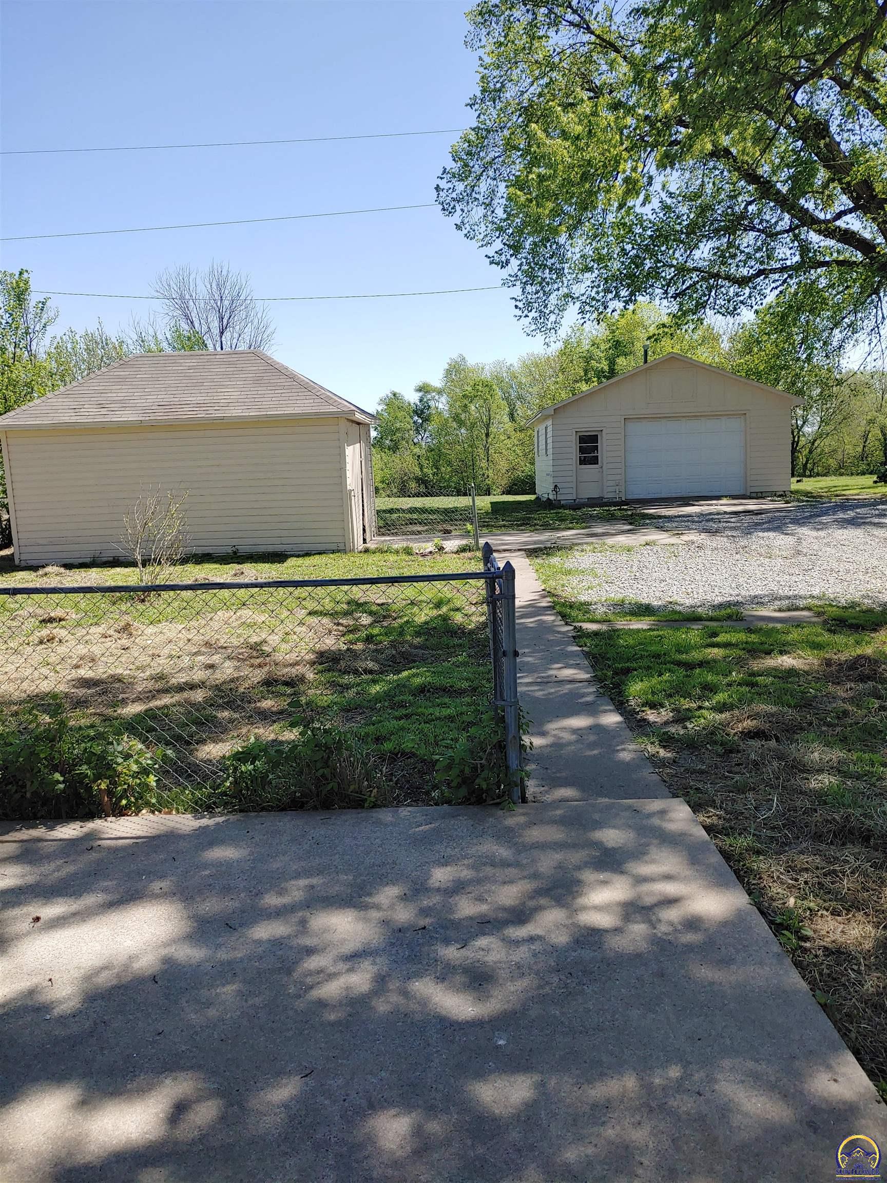1403 Frazier Street Valley Falls, KS 66088 - Photo 9 of 20