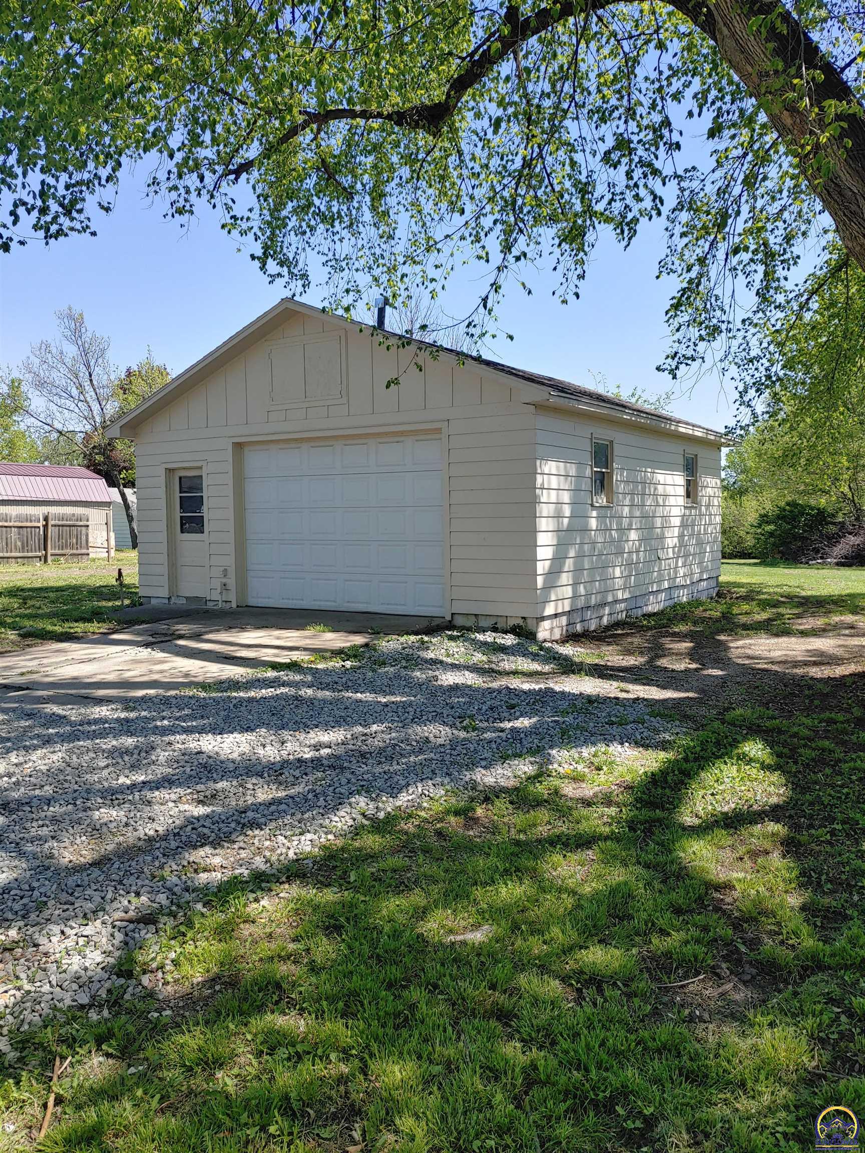 1403 Frazier Street Valley Falls, KS 66088 - Photo 10 of 20