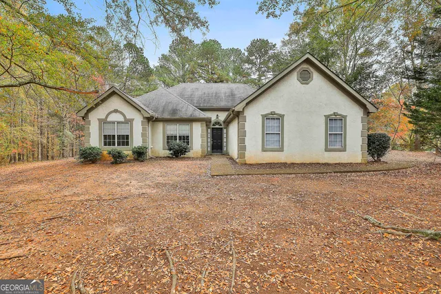 a view of house and outdoor space