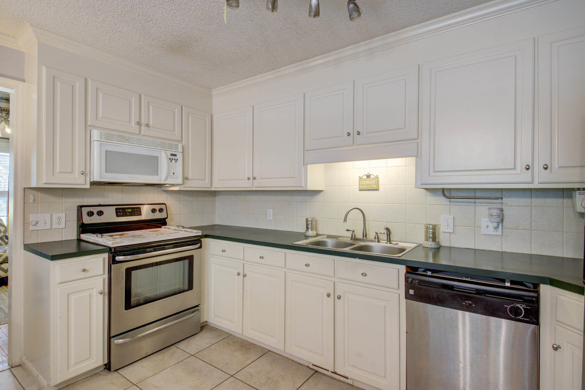 409 Boonehill Road Summerville, SC 29483 - Photo 11 of 25 409Boonehill-CalSiglerPhotography (12)