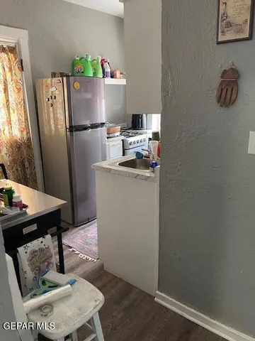 a close view of sink and tap