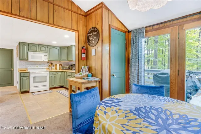 $1,850 | 158 Choctaw Drive, Pocono Lake, PA 18347