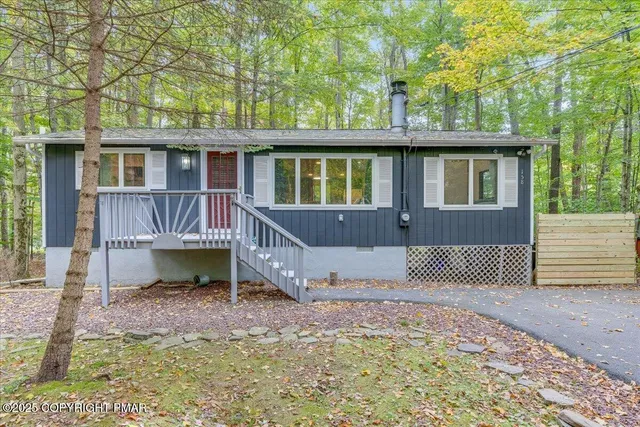 $1,850 | 158 Choctaw Drive, Pocono Lake, PA 18347
