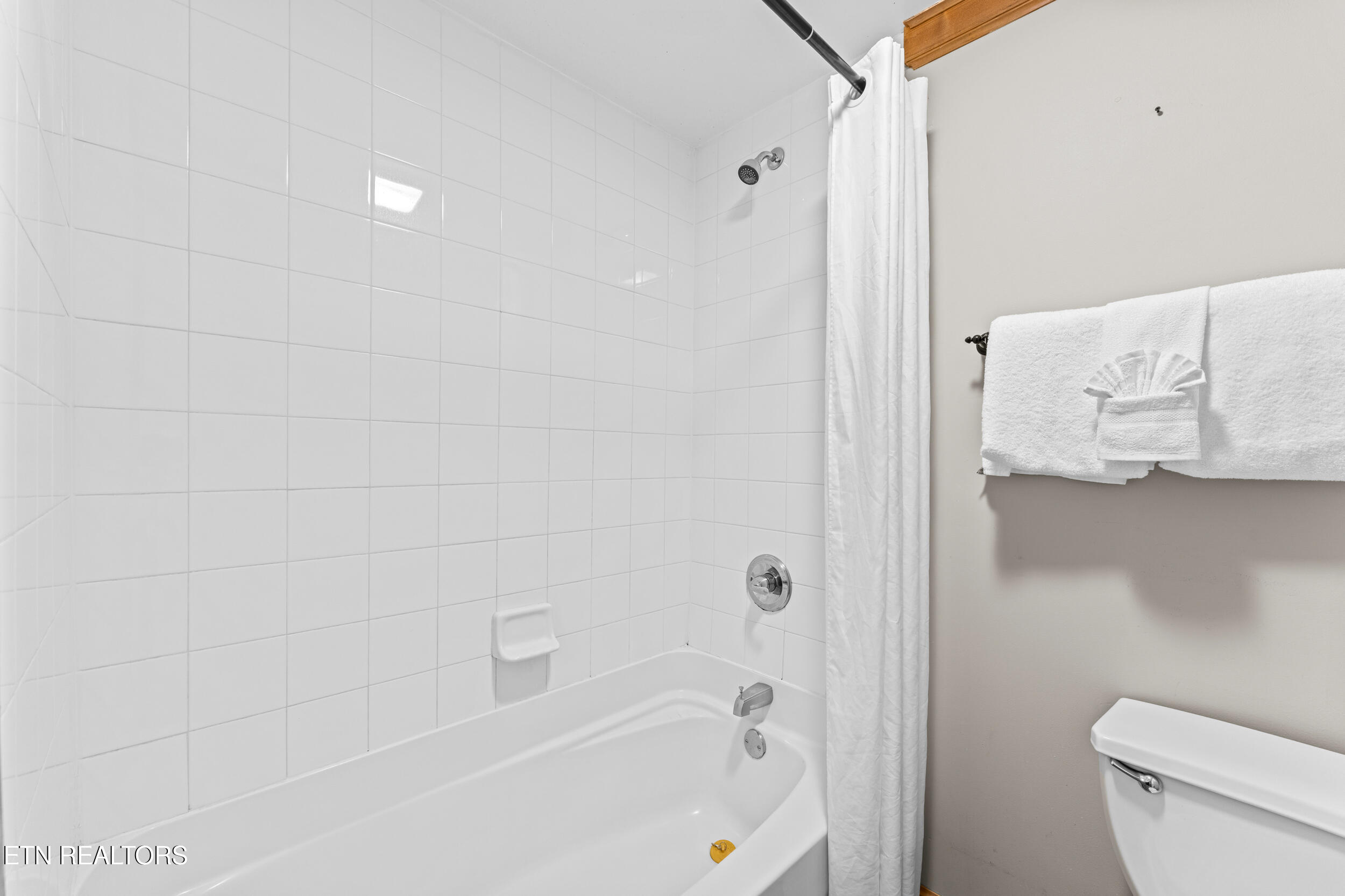 206 Forrest Loop Way, Unit 15 Gatlinburg, TN 37738 - Photo 16 of 36 206 forrest loop way_15-16