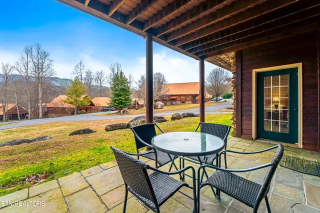 $297,500 | 206 Forrest Loop Way, Unit 15, Gatlinburg, TN 37738