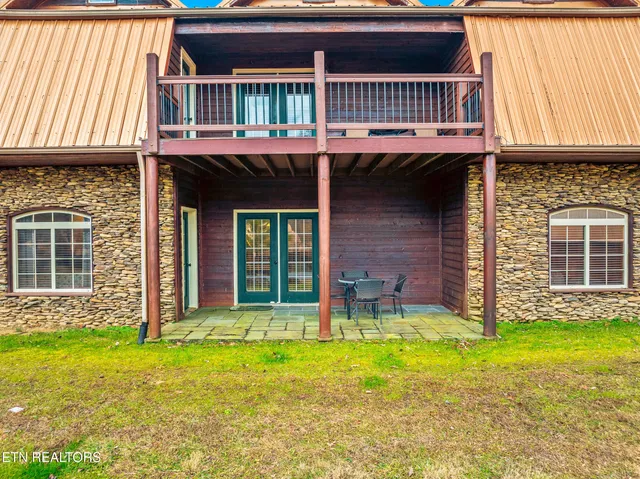 $297,500 | 206 Forrest Loop Way, Unit 15, Gatlinburg, TN 37738