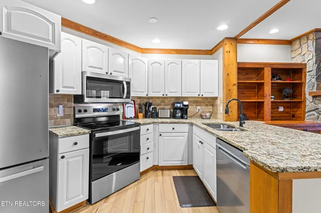 $297,500 | 206 Forrest Loop Way, Unit 15, Gatlinburg, TN 37738