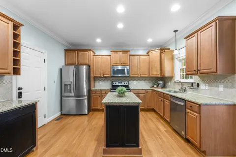 $499,900 | 25 Chaucer Court East, Zebulon, NC 27597