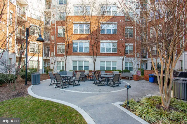 $2,950 | 350 West Elm Street, Unit 3003, Conshohocken, PA 19428