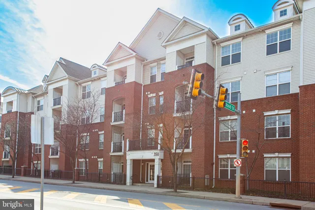 $2,950 | 350 West Elm Street, Unit 3003, Conshohocken, PA 19428