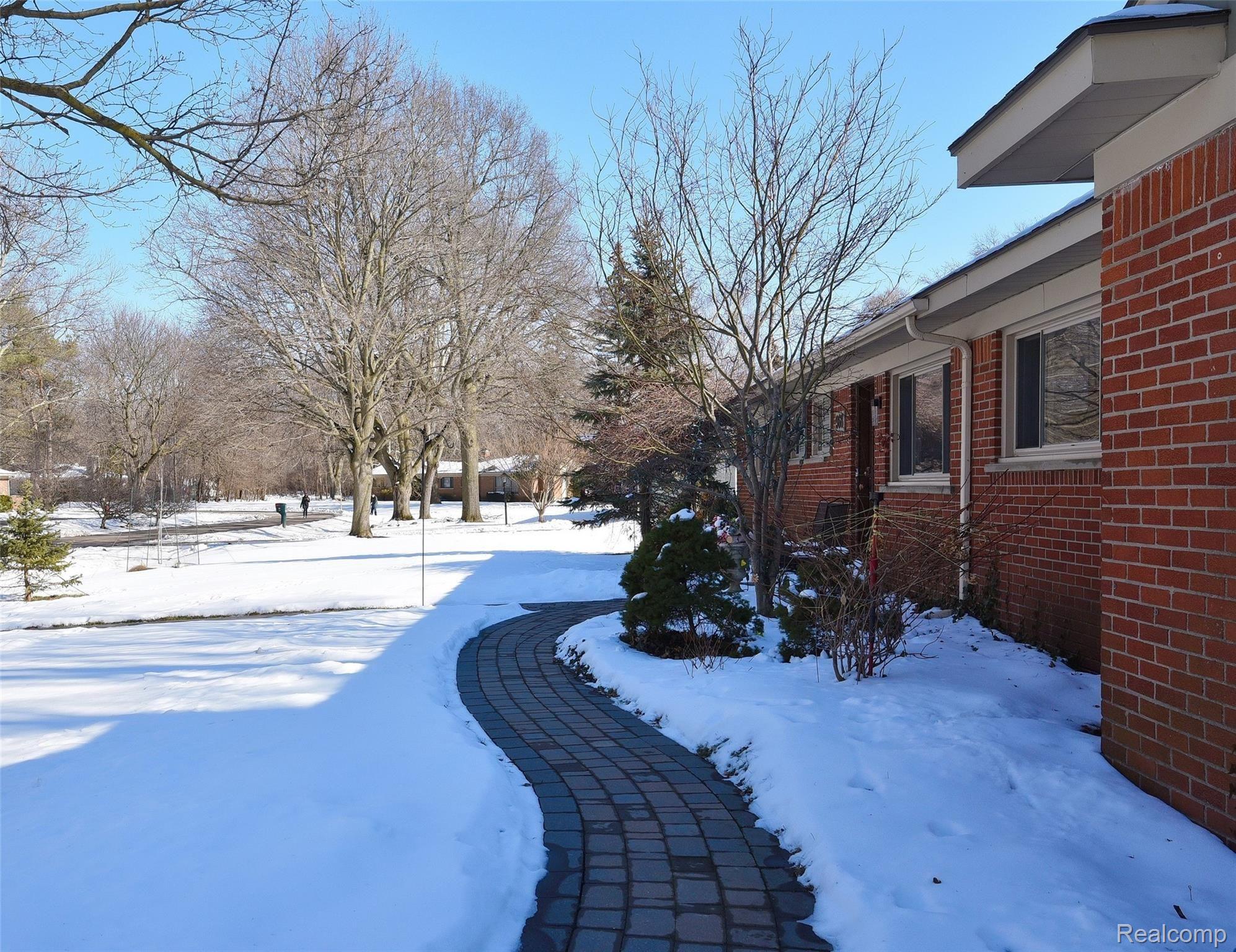 968 South Reading Road Bloomfield Hills, MI 48304 - Photo 2 of 26 968 Reading_02.JPG