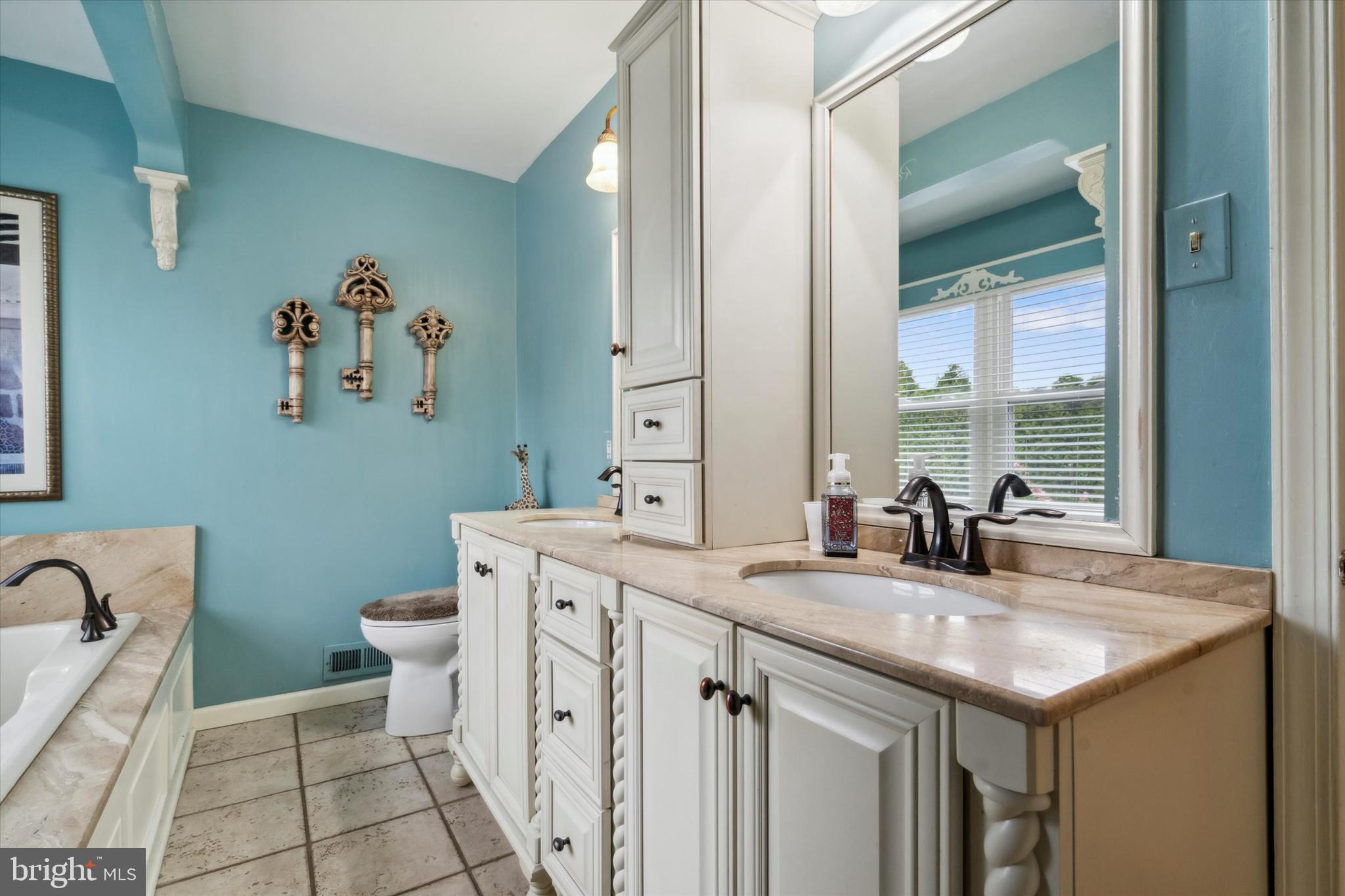 1268 Holly Road Warrington, PA 18976 - Photo 33 of 42 Owners Bath
