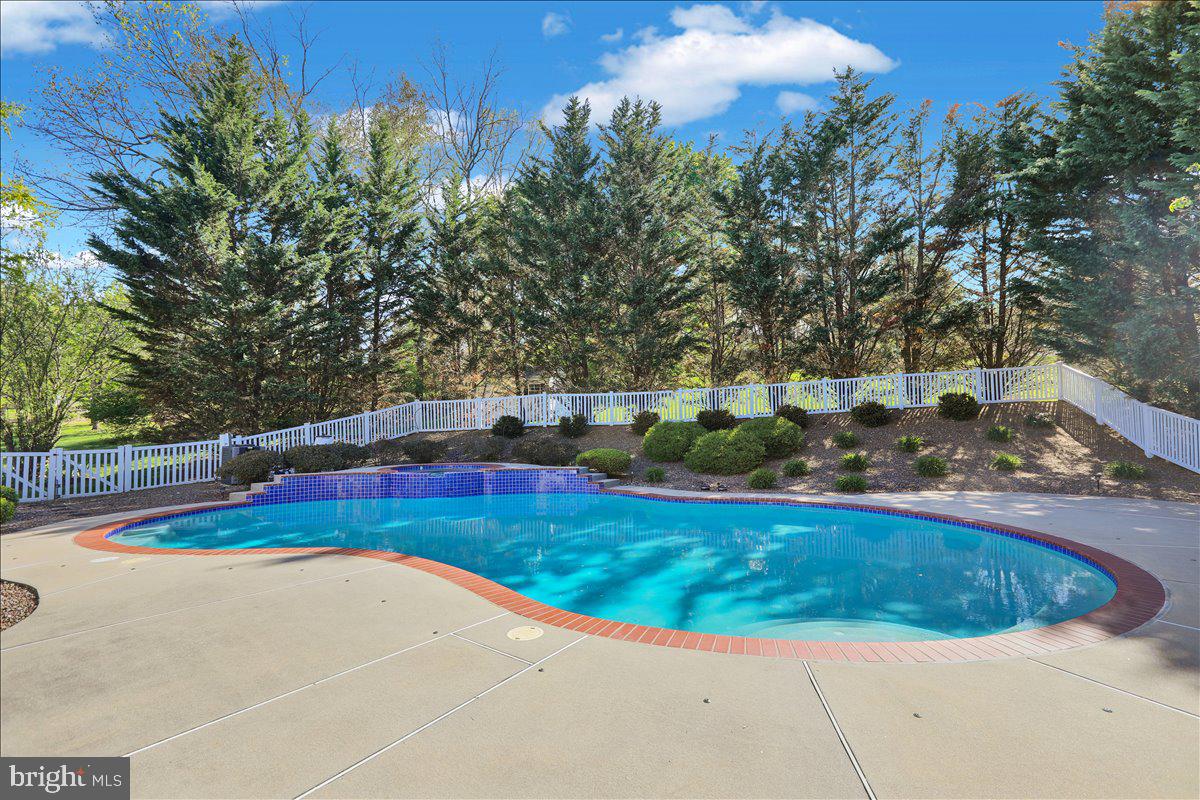 4189 Hill Terrace Drive Sinking Spring, PA 19608 - Photo 14 of 73