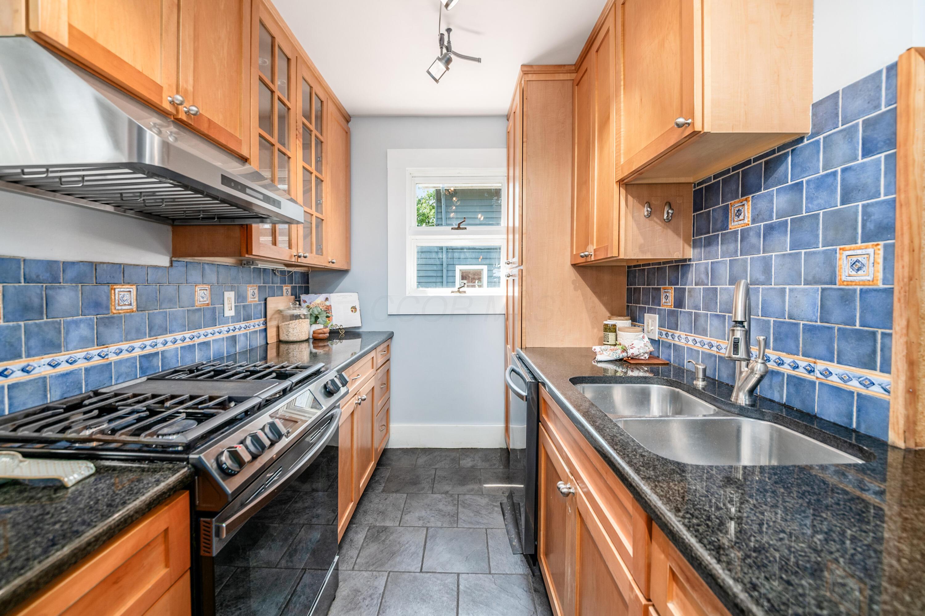 111 Erie Road Columbus, OH 43214 - Photo 20 of 43 111 Erie galley kitchen