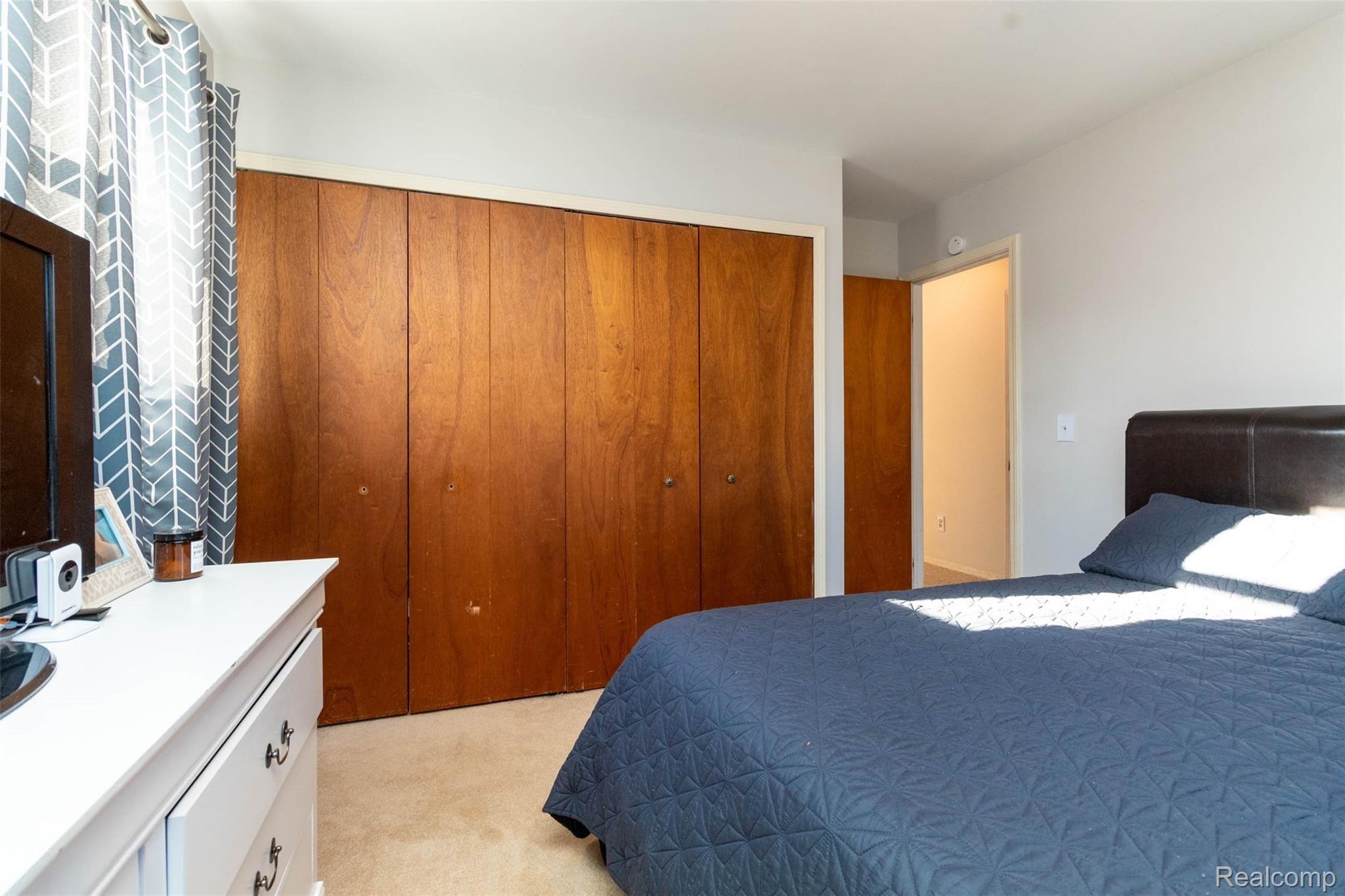 963 Parallel Street Fenton, MI 48430 - Photo 15 of 31 Master closets