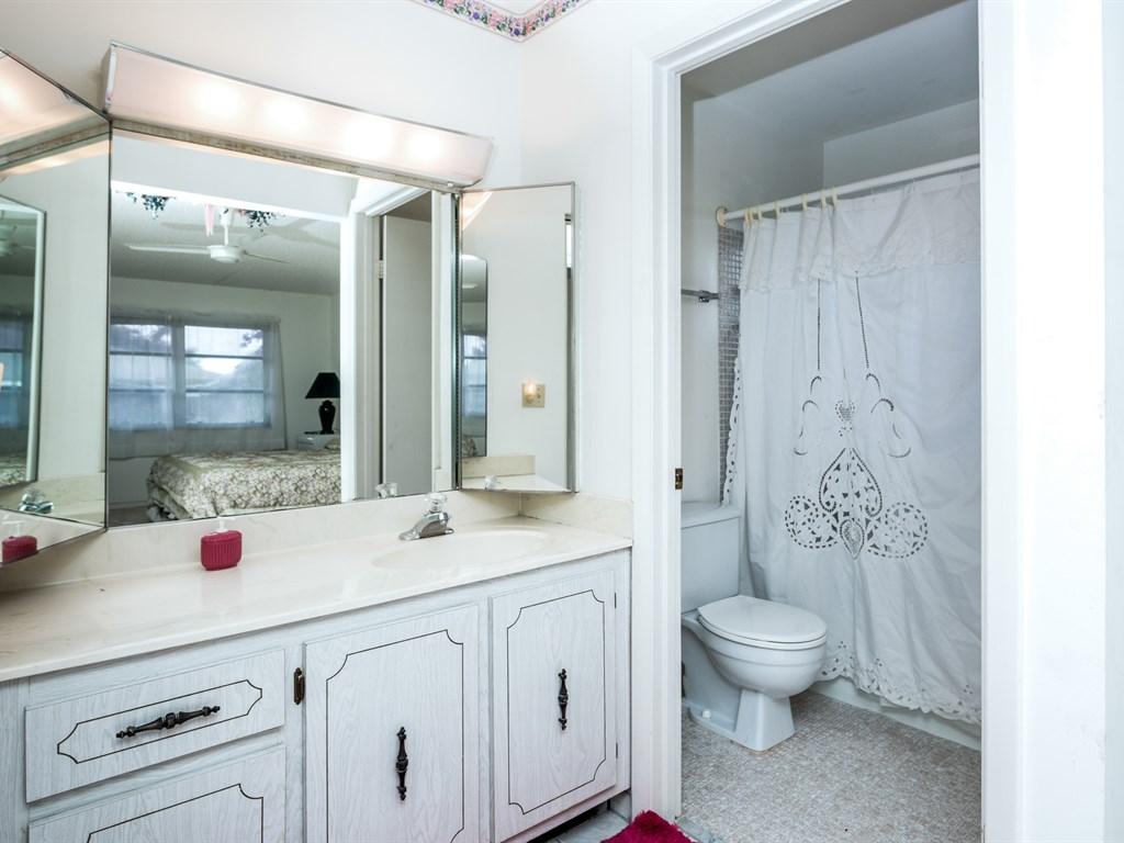 1285 High Point Place North, Unit D Delray Beach, FL 33445 - Photo 13 of 29 013_Master Bathroom