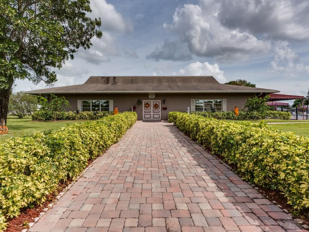 1285 High Point Place North, Unit D Delray Beach, FL 33445 - Photo 19 of 29 019_Clubhouse
