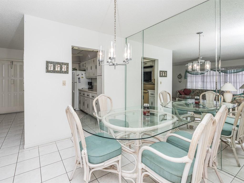 1285 High Point Place North, Unit D Delray Beach, FL 33445 - Photo 7 of 29 007_Dining Area