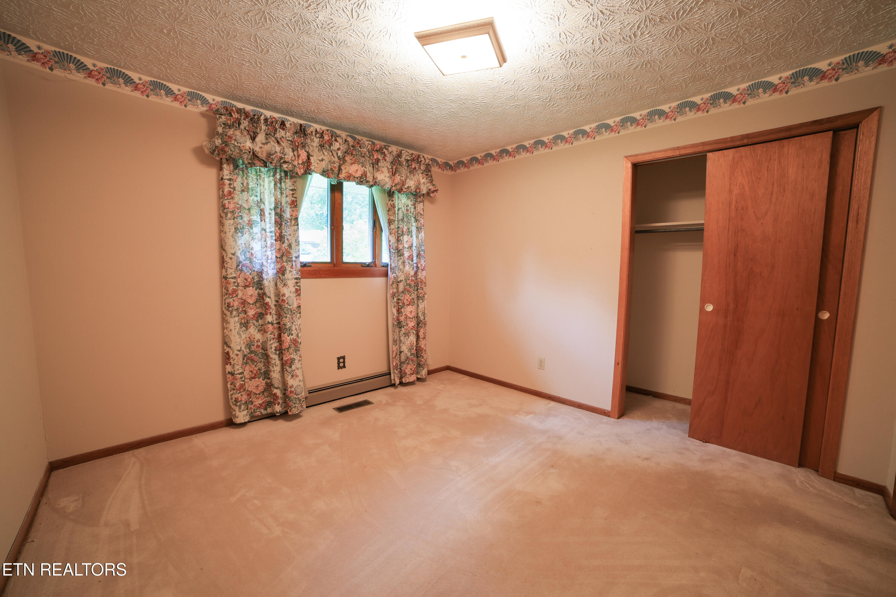 160 Rector Drive Harrogate, TN 37752 - Photo 11 of 15 160 Rector Dr-bedroom 3