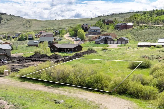 a view of an outdoor space and yard