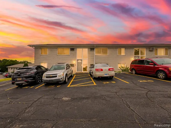 $1,200 | 211 Summit Ridge Drive, Unit D, White Lake, MI 48386
