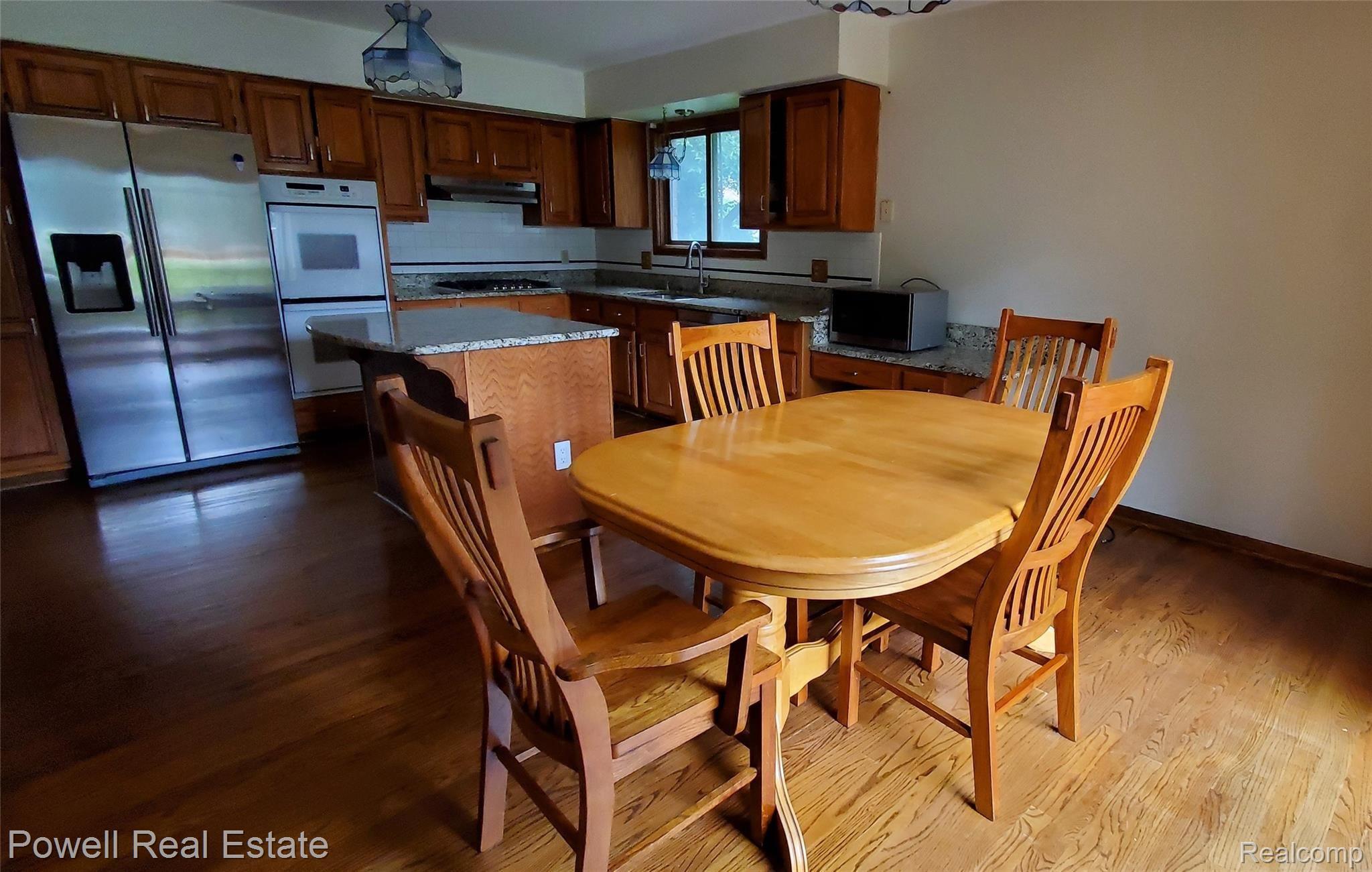 835 Stanford Circle Rochester, MI 48309 - Photo 4 of 18 Kitchen 1.jpg
