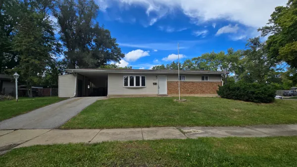 a view of a house with a yard