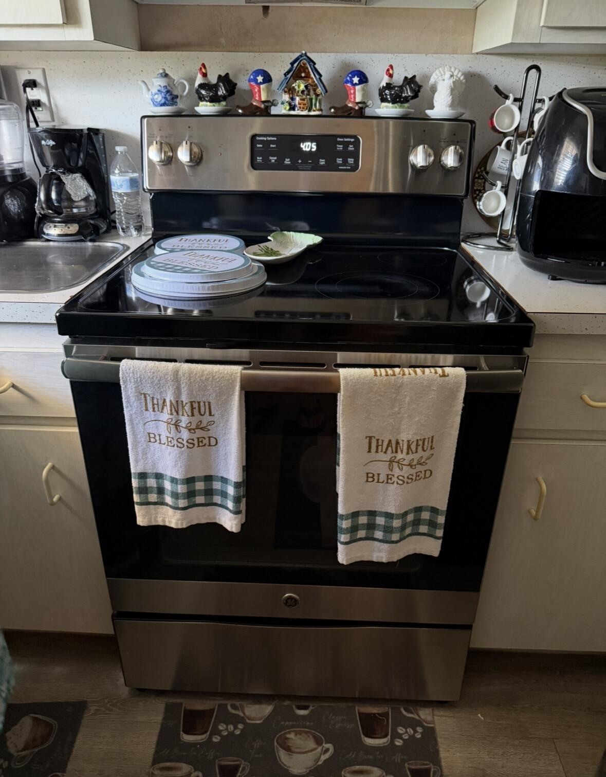 331 Southwest 8th Street, Unit 2CE Boca Raton, FL 33432 - Photo 7 of 19 a stove top oven sitting inside of a kitchen