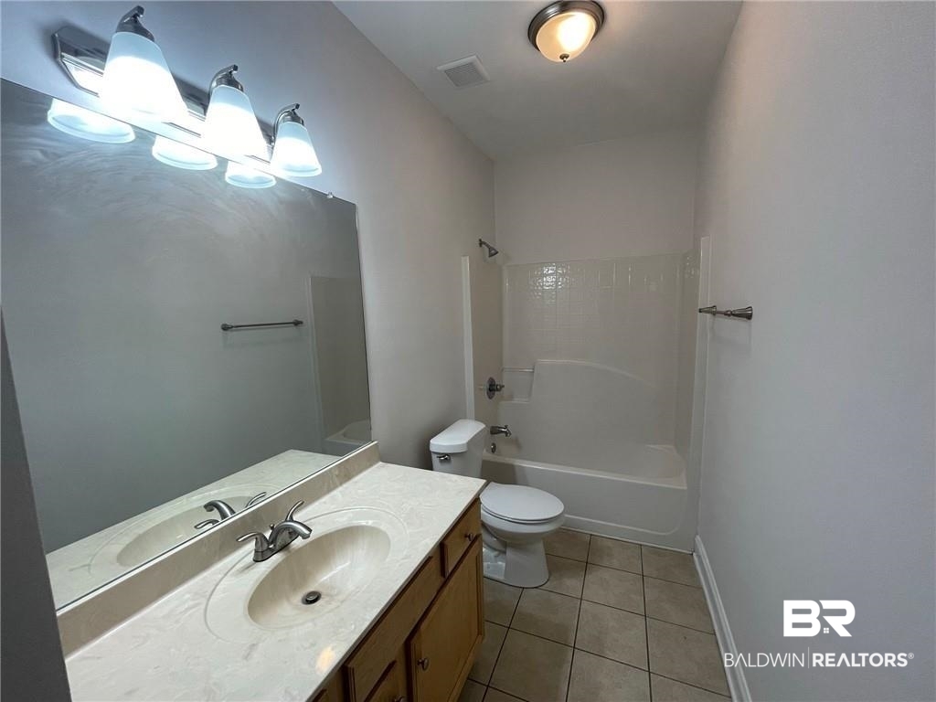 10215 Hunters Trace South Mobile, AL 36608 - Photo 20 of 22 hall bath