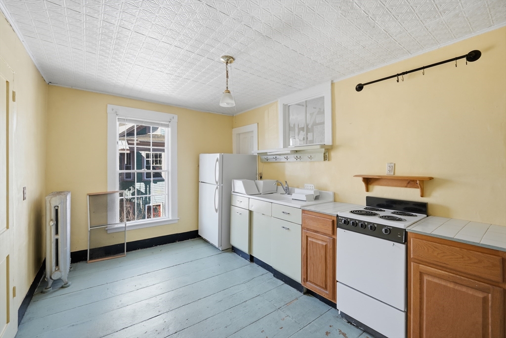 98 Conway Street Greenfield, MA 01301 - Photo 22 of 41