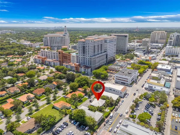 $2,000 | 28 Almeria Avenue, Unit 4, Coral Gables, FL 33134