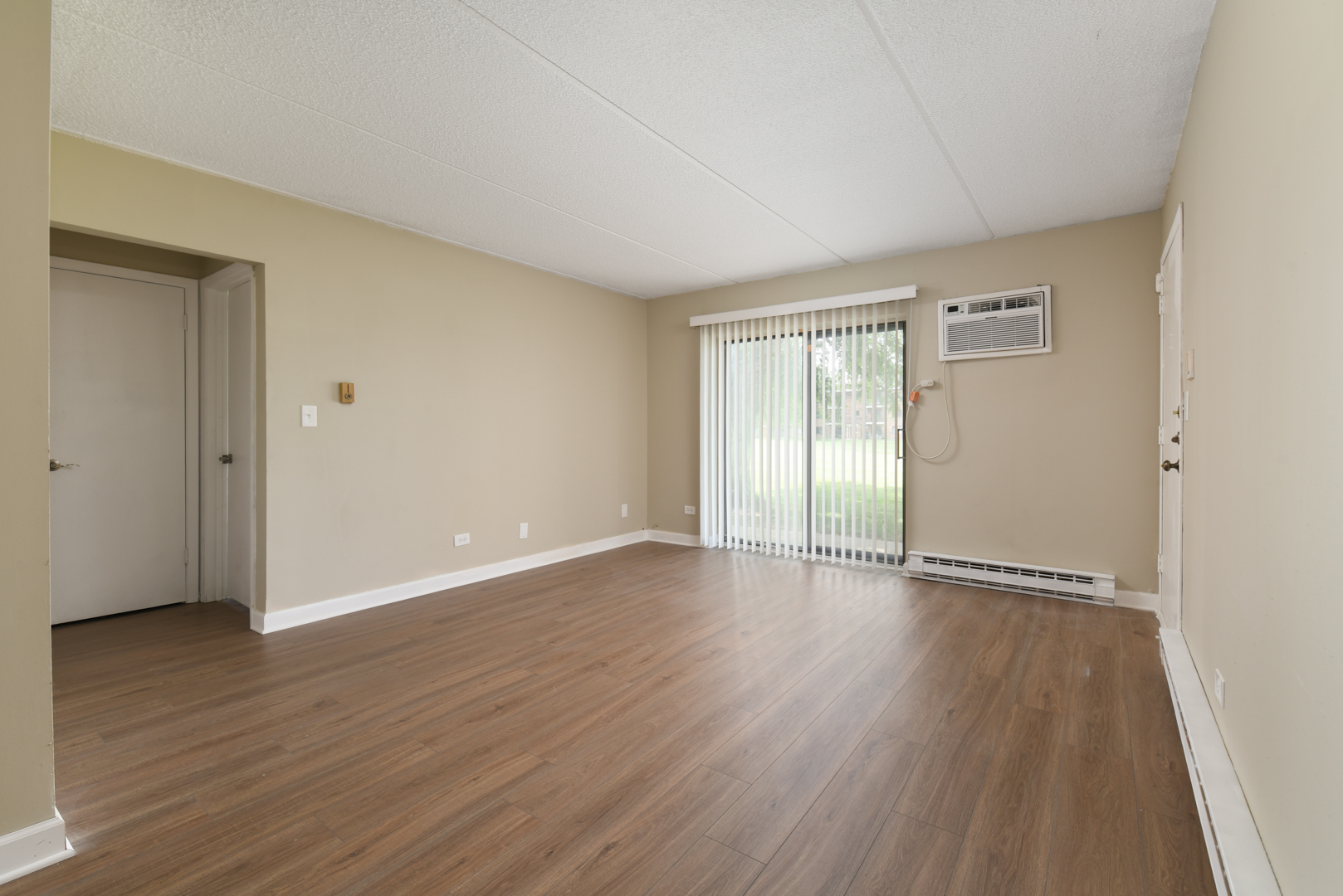953 North Rohlwing Road, Unit GB Addison, IL 60101 - Photo 16 of 25 an empty room with wooden floor and windows