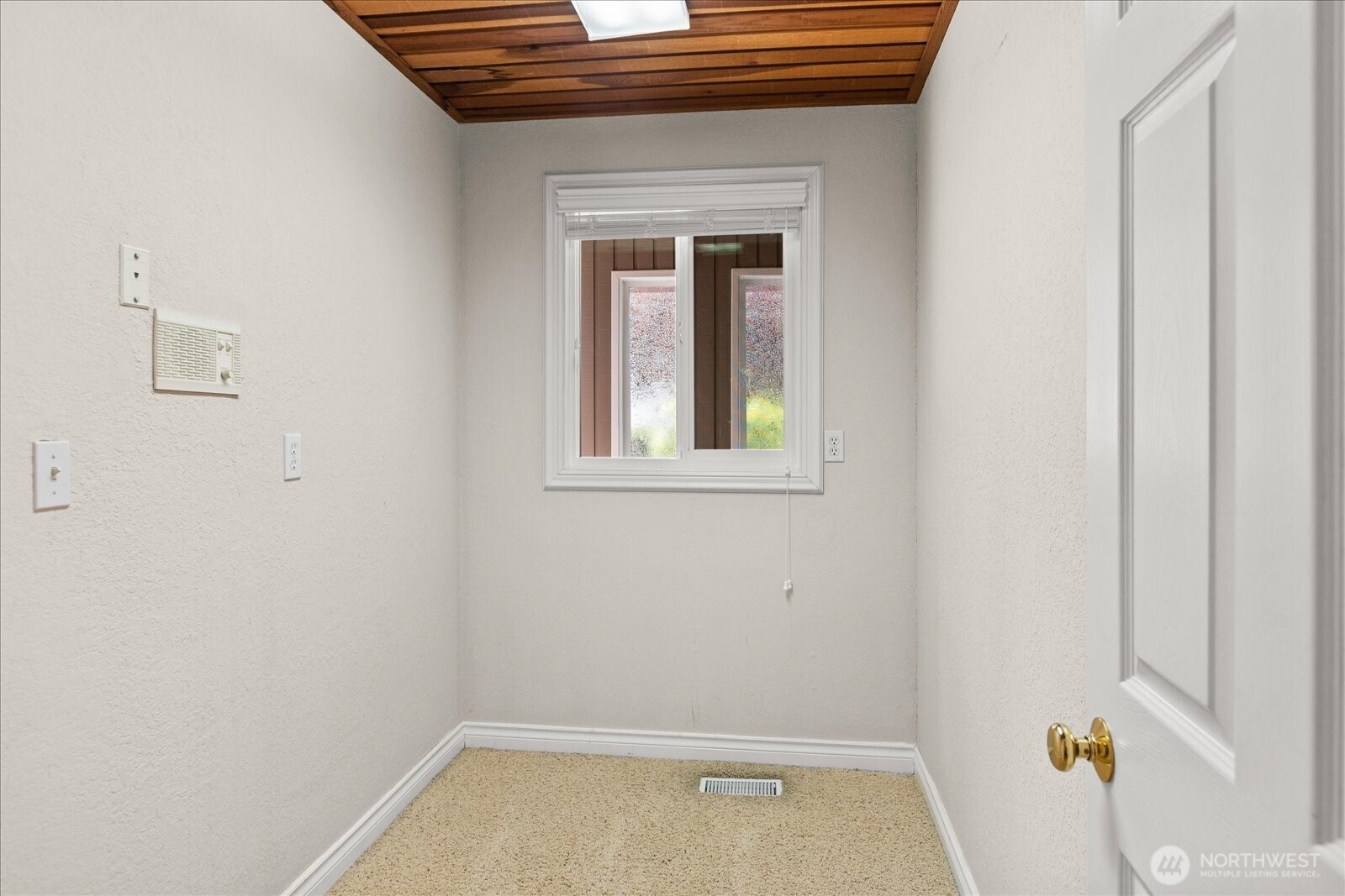 16209 70th Place West Edmonds, WA 98026 - Photo 18 of 39