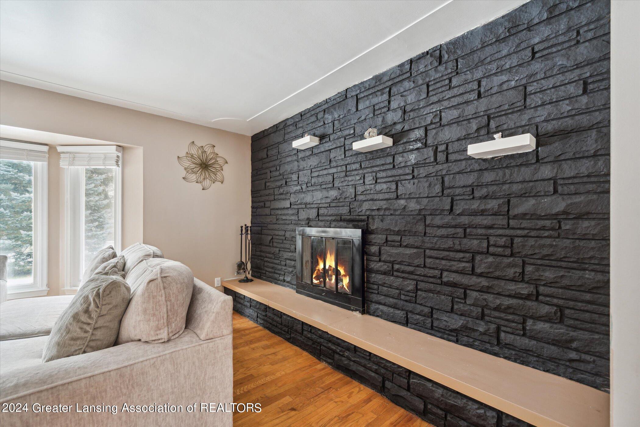 3910 Barton Road Lansing, MI 48917 - Photo 10 of 42 11-3910-Barton-Rd-Lansing-MI-48917-Windo