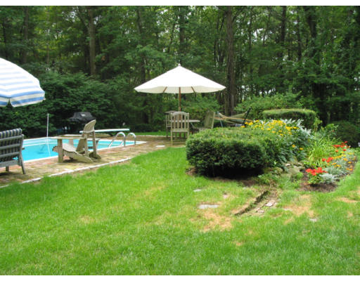 322 Holly Road Marshfield, MA 02050 - Photo 4 of 17 Gallery Image 4