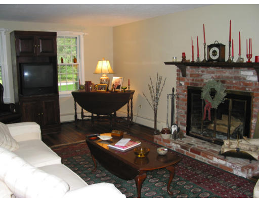 322 Holly Road Marshfield, MA 02050 - Photo 5 of 17 Gallery Image 5