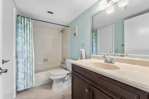 $215,000 | 7076 Huntington Lane, Unit 502, Delray Beach, FL 33446