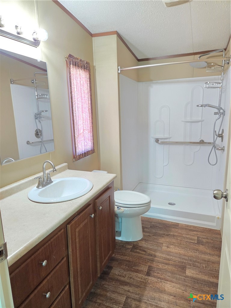 5504 Jib Lane Temple, TX 76502 - Photo 13 of 36 a bathroom with a sink and a mirror
