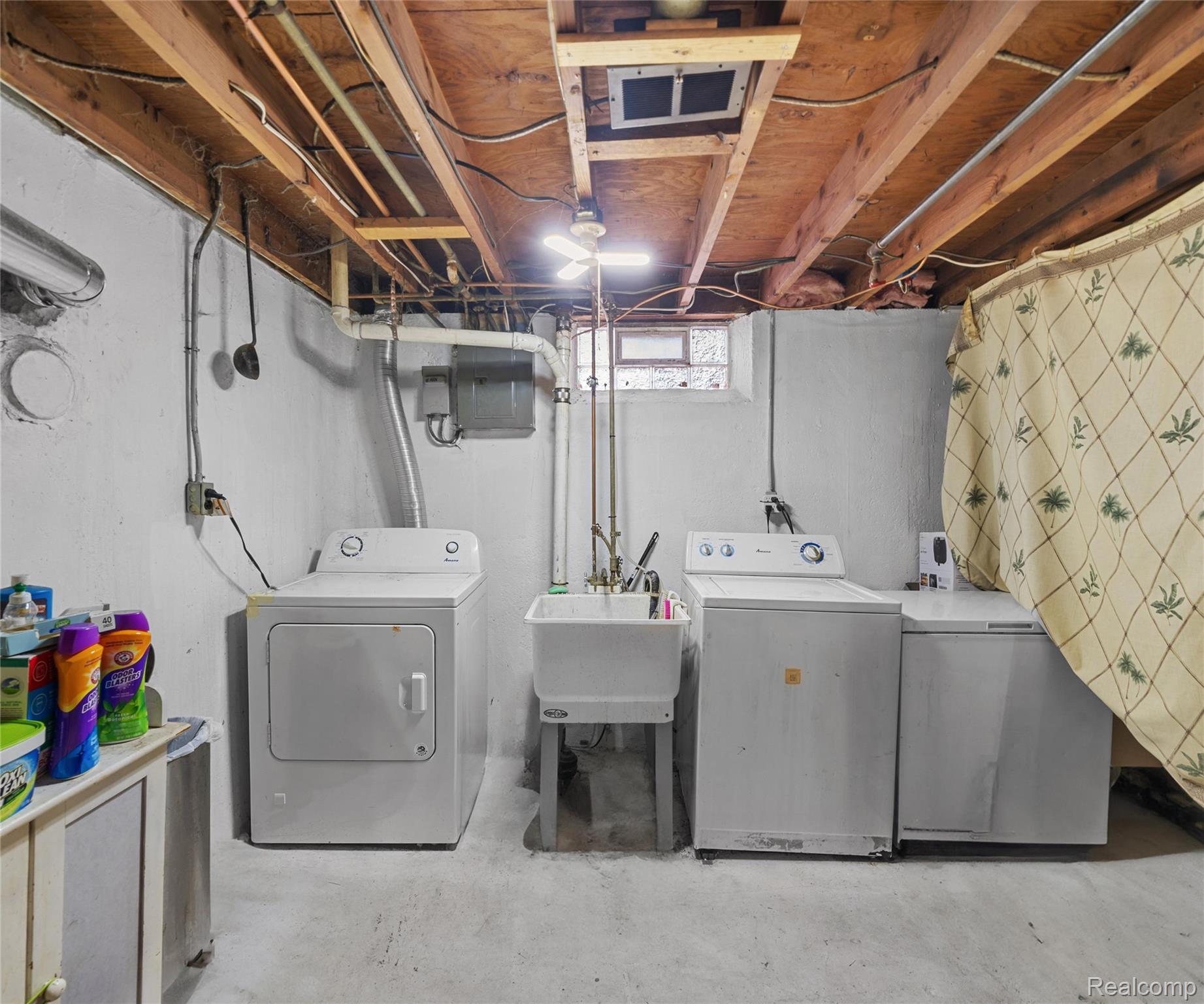 28940 Grandview Street Inkster, MI 48141 - Photo 26 of 41 Laundry area with concrete floors, washer and clothes dryer, and electric panel