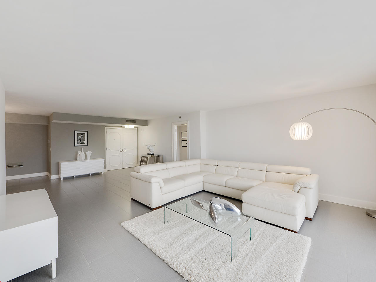 500 Ocean Drive, Unit W3B Juno Beach, FL 33408 - Photo 5 of 25 Living room