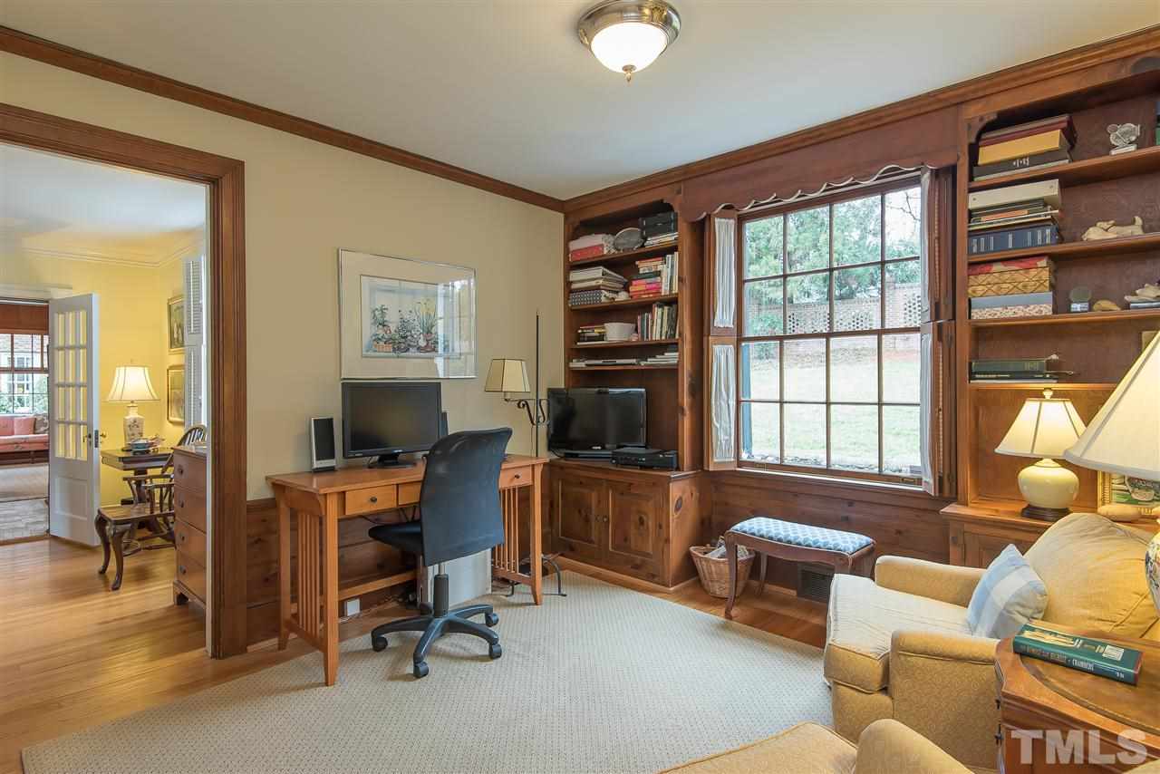 2717 Cambridge Road Raleigh, NC 27608 - Photo 11 of 21 a livingroom with workspace and a window