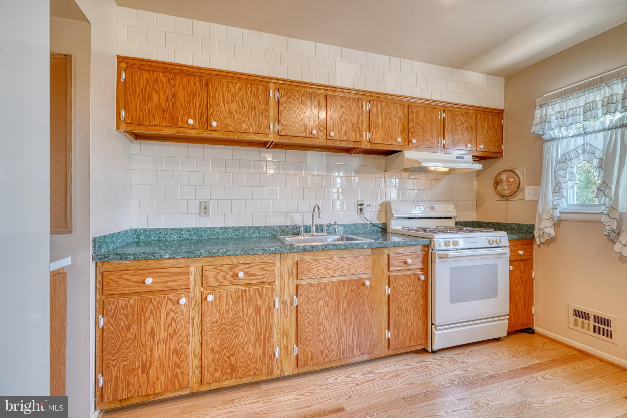 615 Queensgate Road Baltimore, MD 21229 - Photo 13 of 38