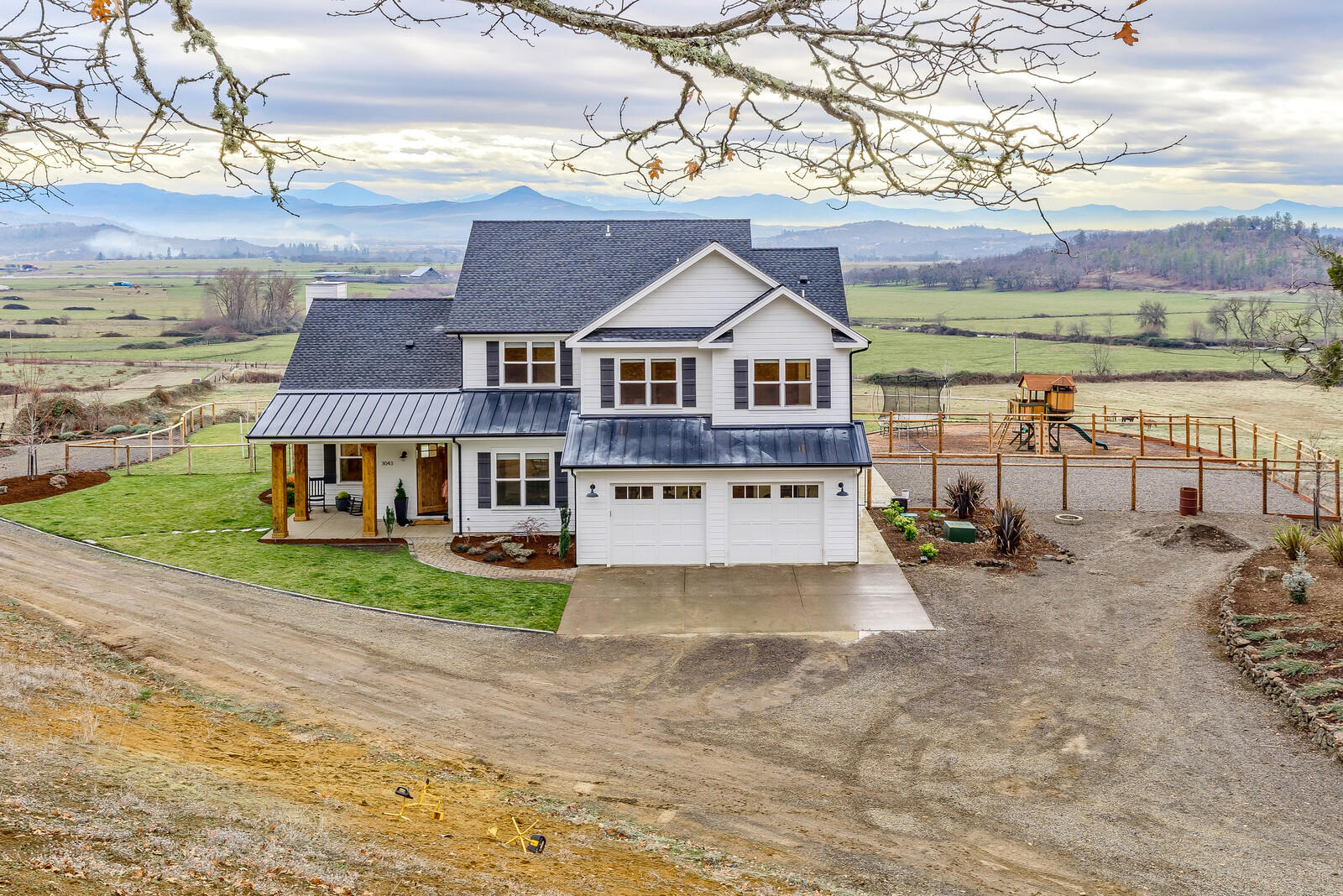 3043 Brophy Road Eagle Point, OR 97524 - Photo 2 of 68 03_BR_3_mls