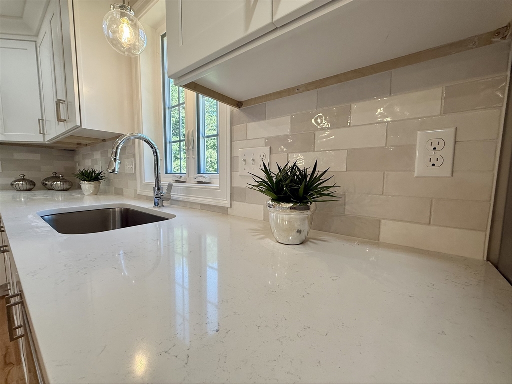 111 Harris Pond Road Blackstone, MA 01504 - Photo 10 of 39