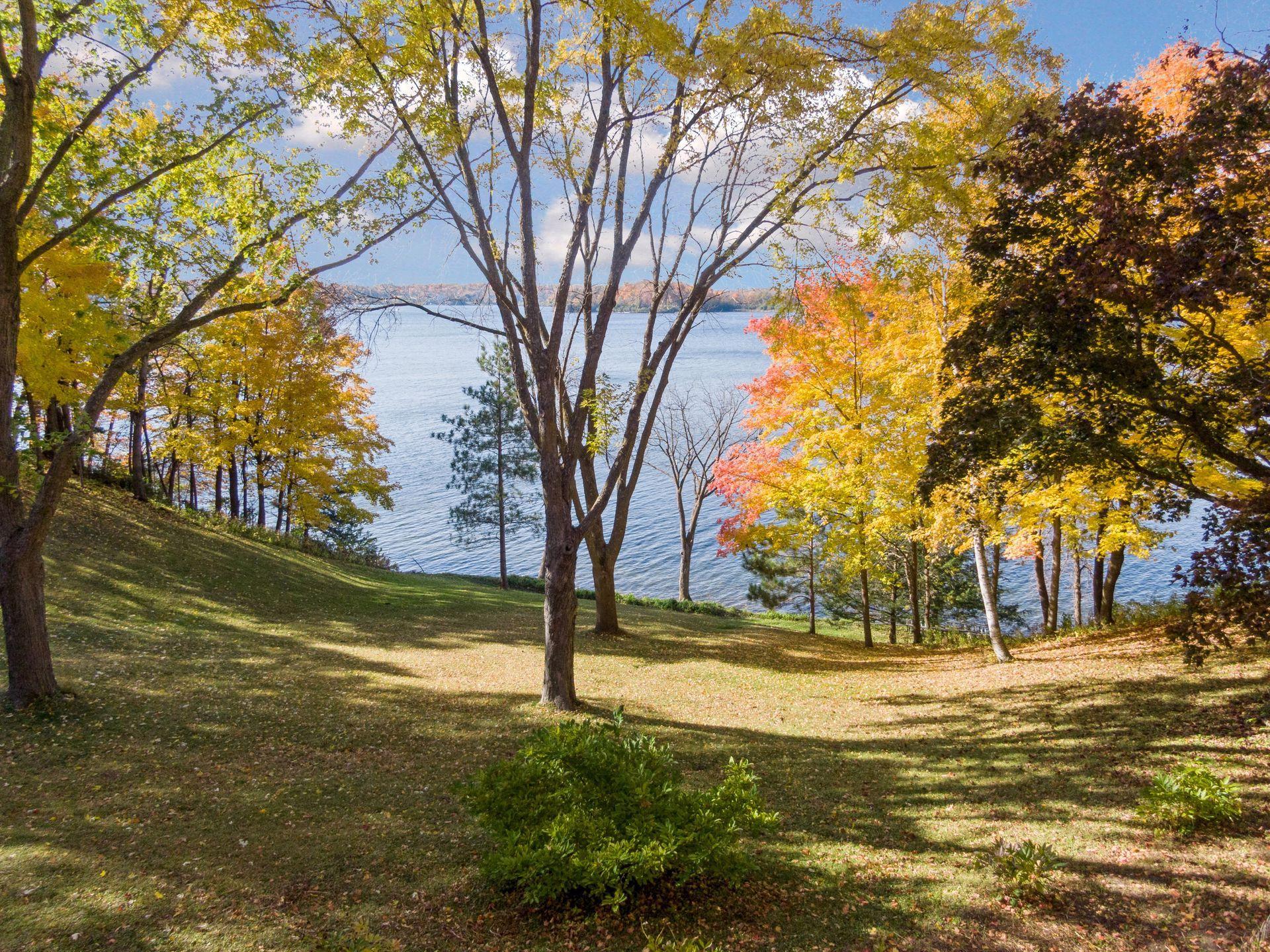 28100 Woodside Road Excelsior, MN 55331 - Photo 5 of 13