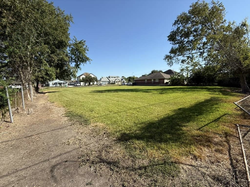 Tbd Arrowhead Lane Houston, TX 77075 - Photo 3 of 7 a view of an ocean from a yard
