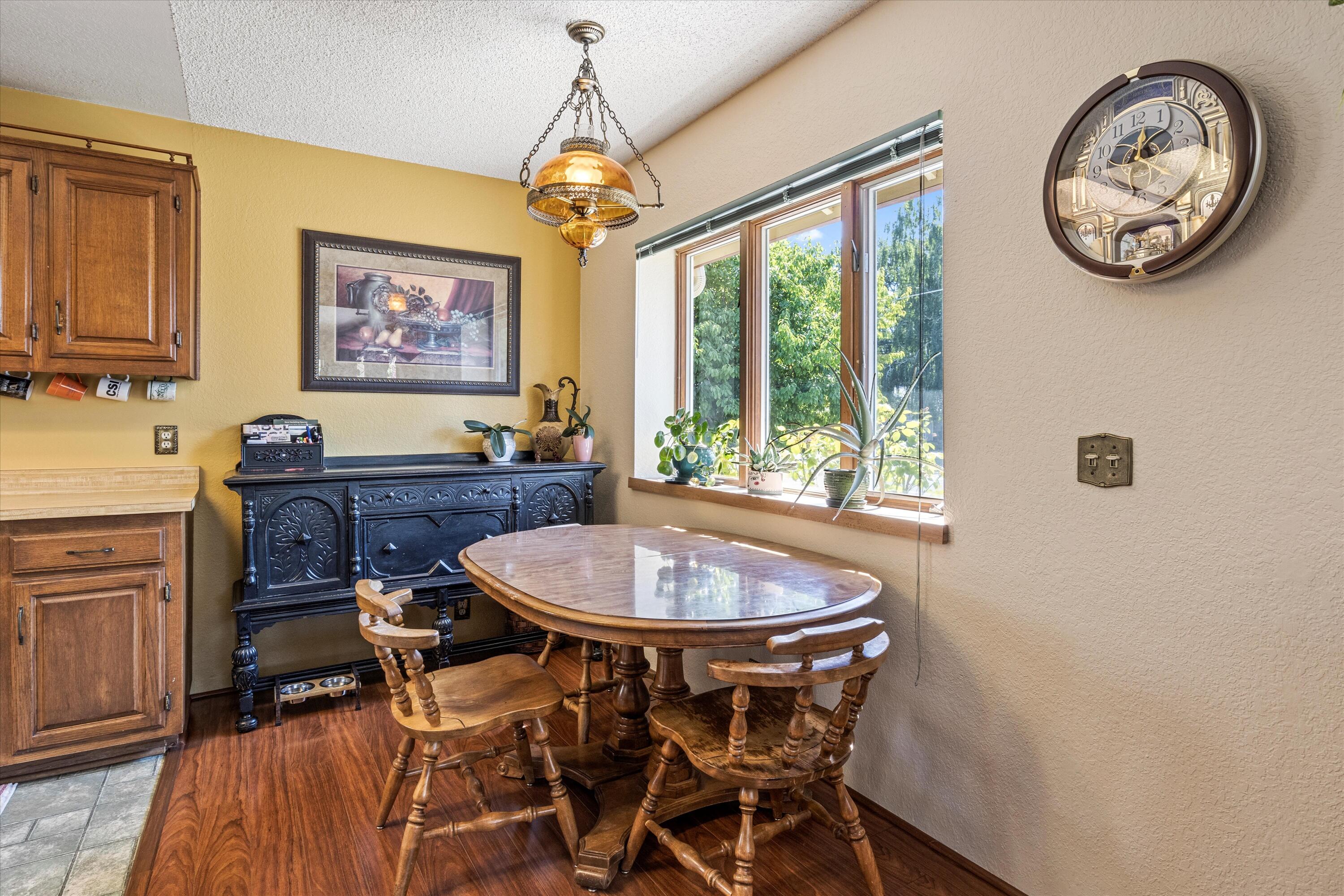 1635 Leonard Road Grants Pass, OR 97527 - Photo 20 of 37 21-IMG_0537