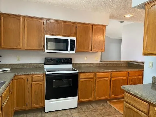 $2,250 | 7808 Slater Trail, Plano, TX 75025