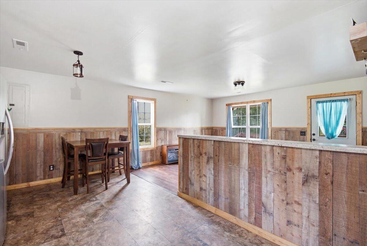 82 Hansen Road Pine Knot, KY 42635 - Photo 19 of 32 24-Dining Area